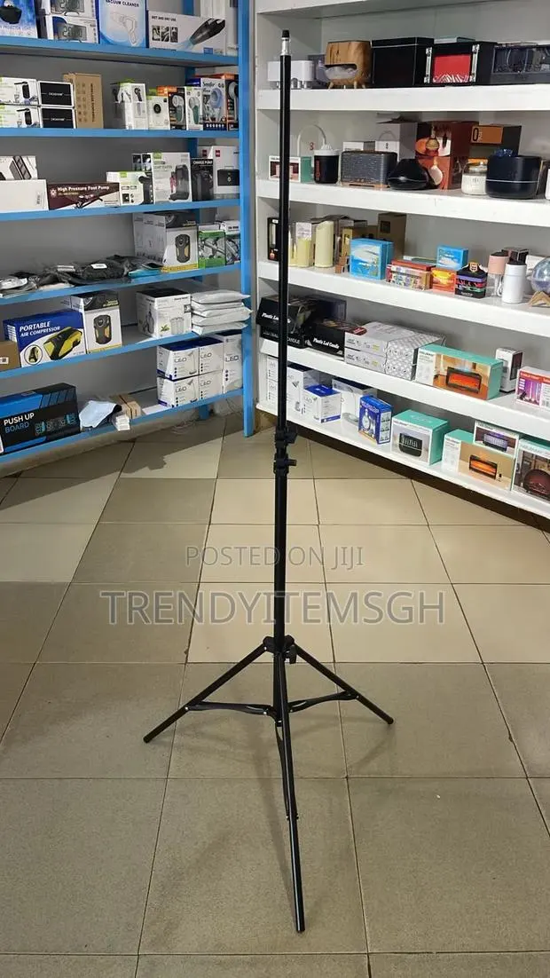 210cm Tripod Stand · Photo 1