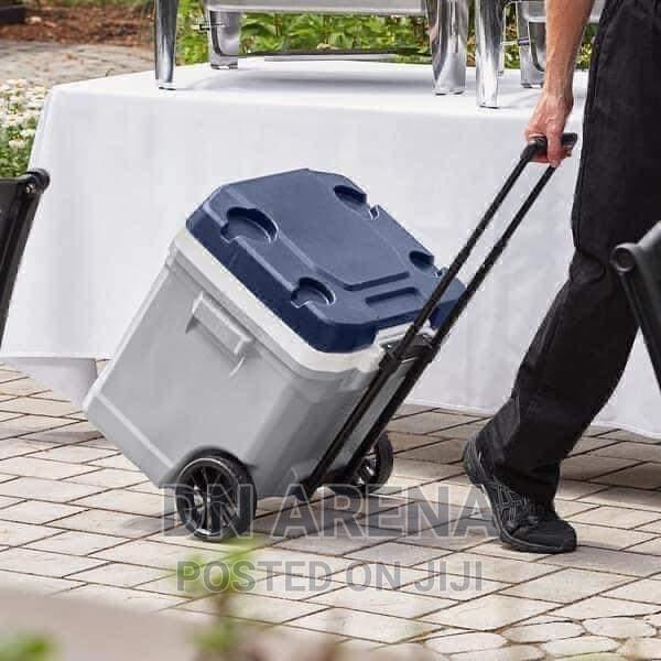Igloo 62quatres Roller Ice Chest · Photo 2