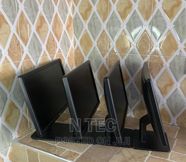 19 Inches Dell Monitor · Photo 1