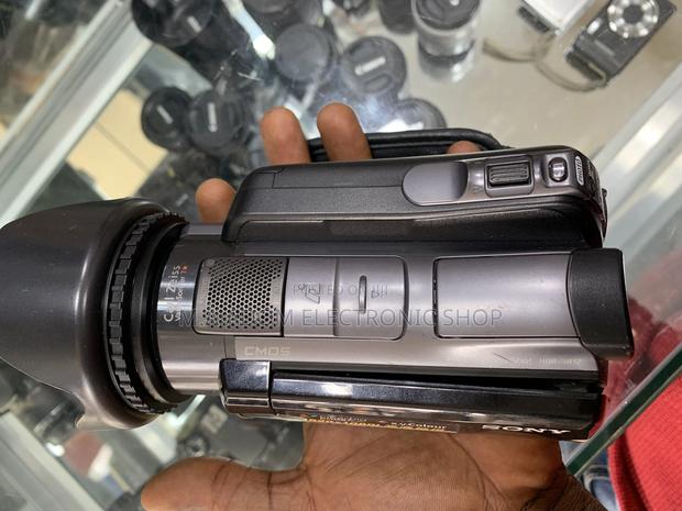 Sony HDR-SR12E HD Hard Disc Drive Handycam With Bag · Photo 1