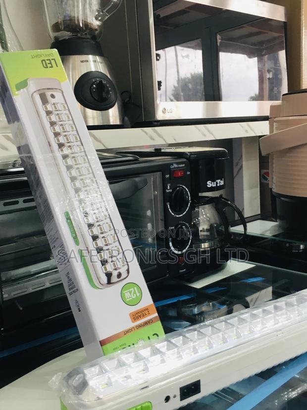 Quality Rechargeable LED Flashlight White · Photo 1