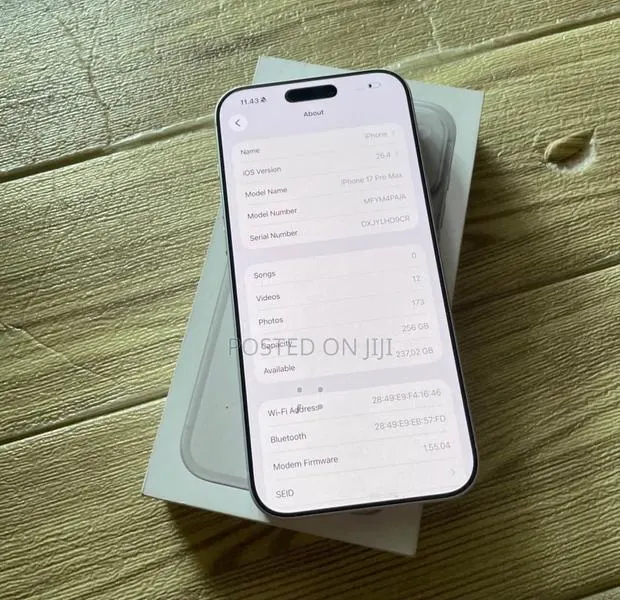 Apple iPhone 17 Pro Max 1 TB Silver · Photo 1