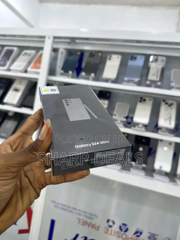 New Samsung Galaxy S24 Ultra 256 GB Silver · Photo 1