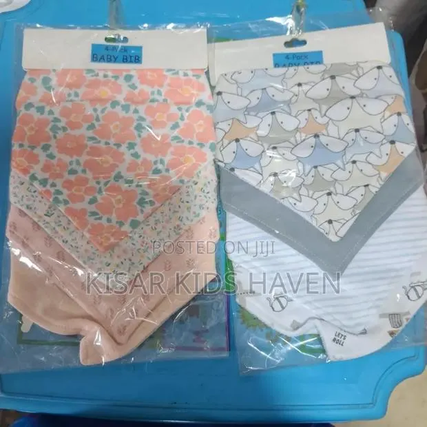 Cute Baby Bibs 4 Pieces in a Pack · Photo 1