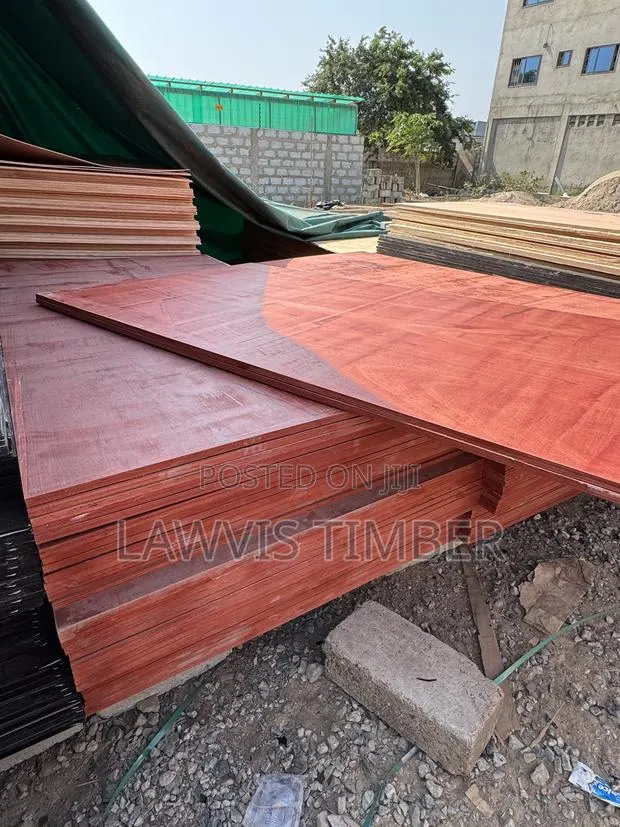 Marine Plywood / 18mm / Red / Decking Board / 3 Star · Photo 1