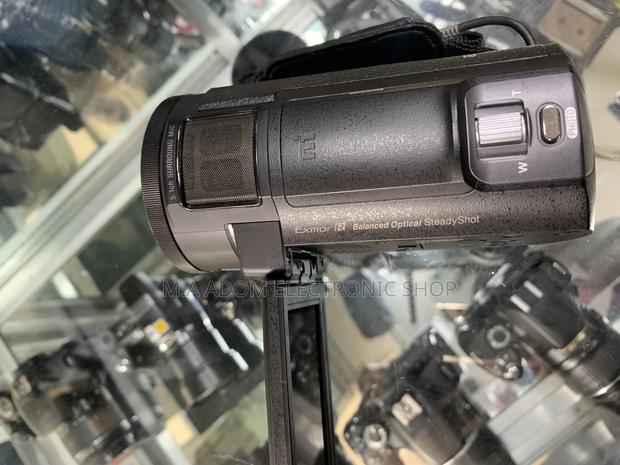 Sony AX30 UHD Camcorder With Wi-Fi · Photo 5