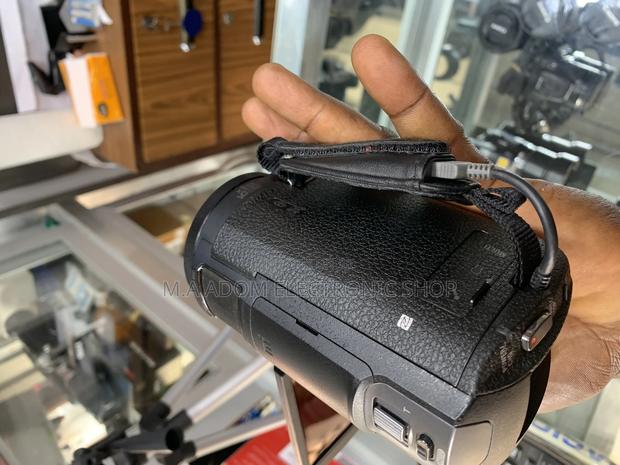 Sony AX30 UHD Camcorder With Wi-Fi · Photo 7