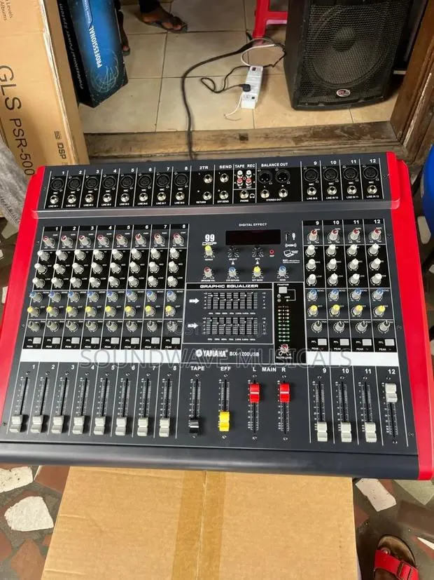 Yamaha Bix-1200 Usb Mixer · Photo 1