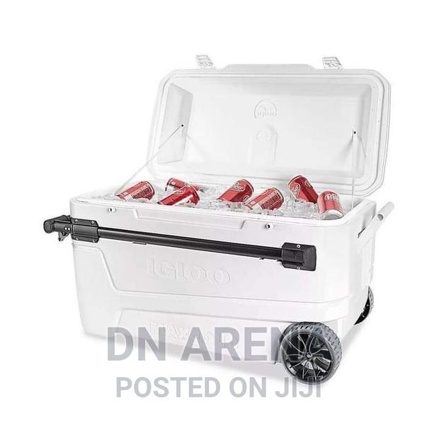 Igloo 110quarts Roller Ice Chest · Photo 1