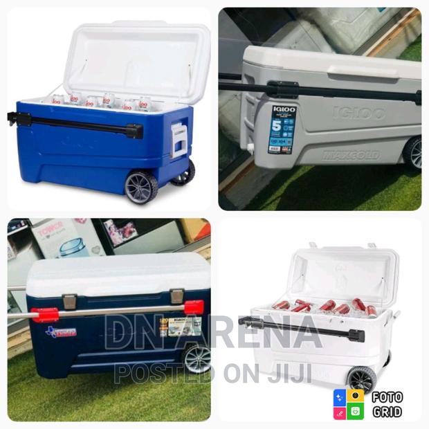 Igloo 110quarts Roller Ice Chest · Photo 2