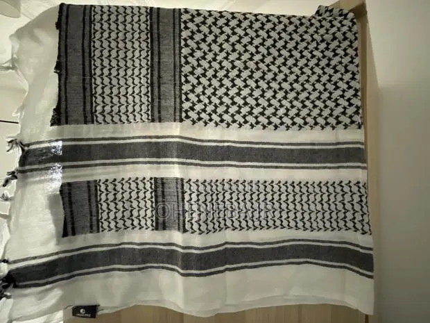 White Jalabiya Scarf · Photo 1