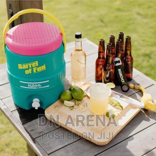 Igloo 10 Gallons With Cup Holder · Photo 2