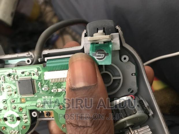 Repair Ps4 And Xbox Controllers · Photo 7