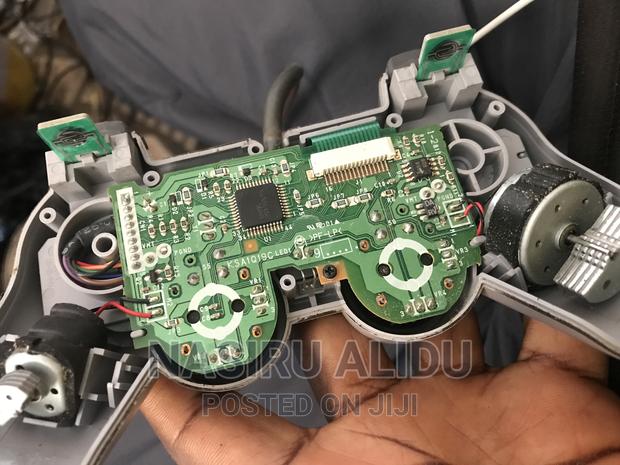 Repair Ps4 And Xbox Controllers · Photo 3
