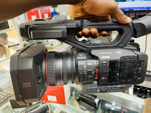 Panasonic AGUX180 Professional Handheld Video Camera · Photo 2