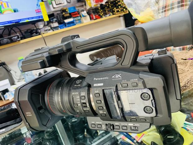 Panasonic AGUX180 Professional Handheld Video Camera · Photo 4