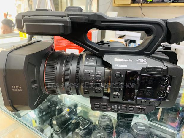 Panasonic AGUX180 Professional Handheld Video Camera · Photo 3