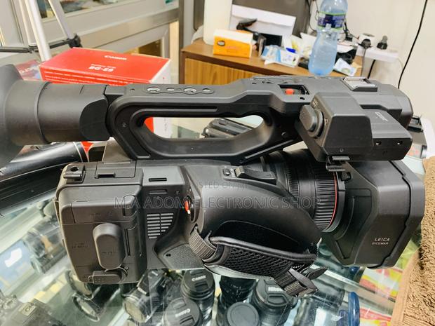 Panasonic AGUX180 Professional Handheld Video Camera · Photo 5