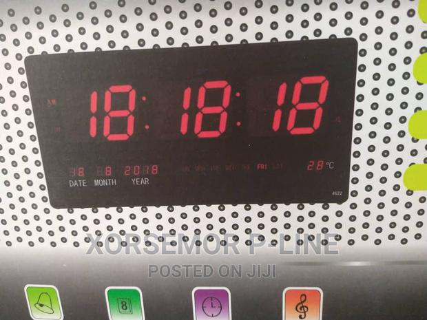 Digital Alarm Clock · Photo 3