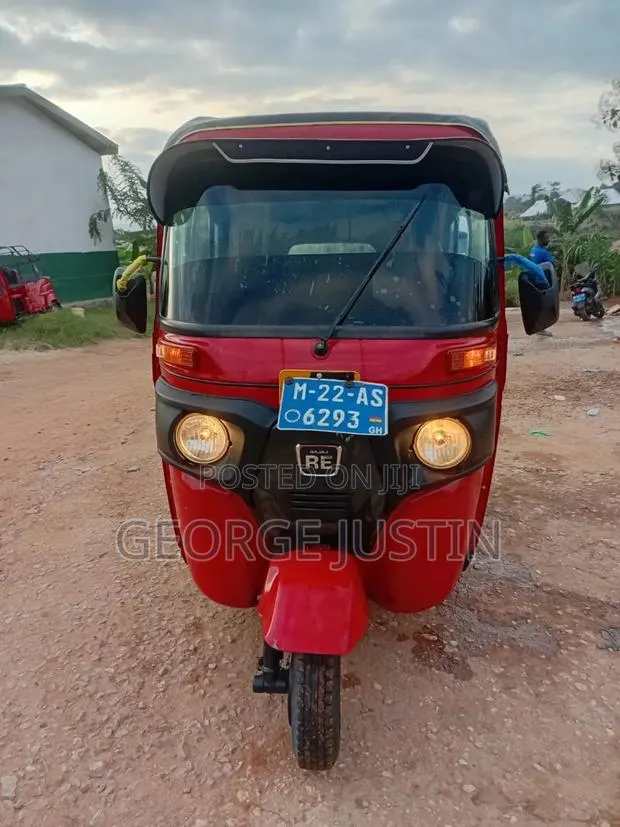 Bajaj RE 2022 Red