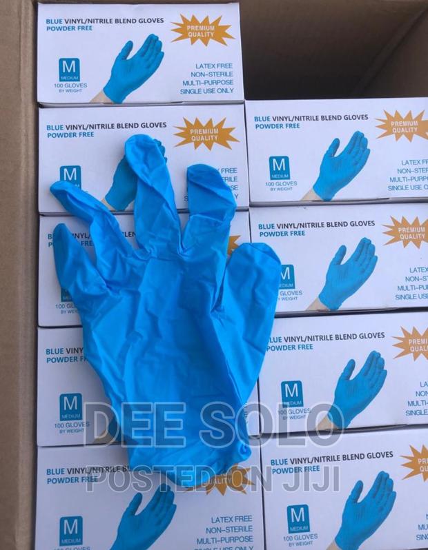 Nitrile Disposable Examination Gloves · Photo 1
