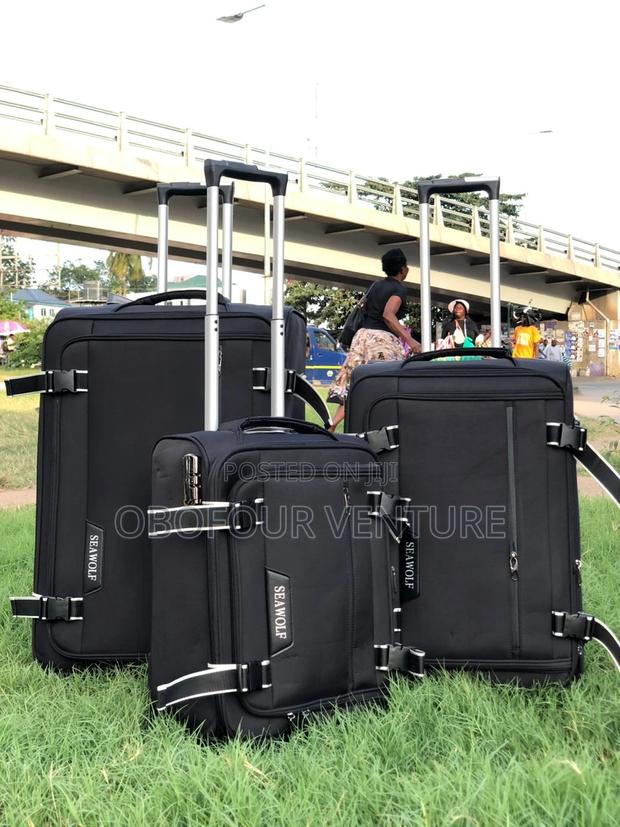 3 Set Quality and Affordable Material Luggage 53289y 3 Piece · Photo 3