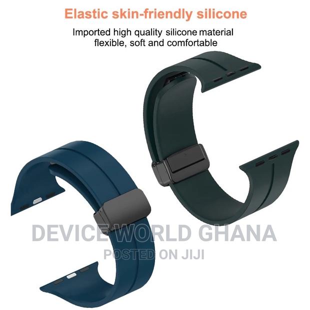 Pz Silicone Magnetic Buckle Strap/Bandfor Apple Watch · Photo 1