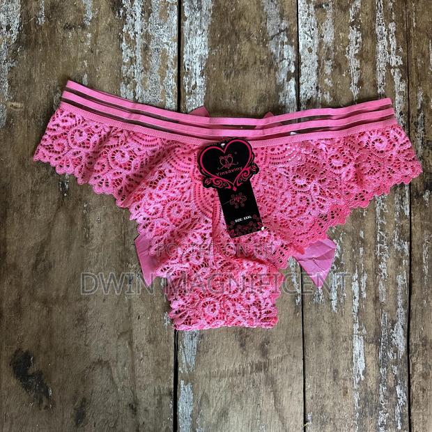 V-Shape Lace Panties · Photo 1