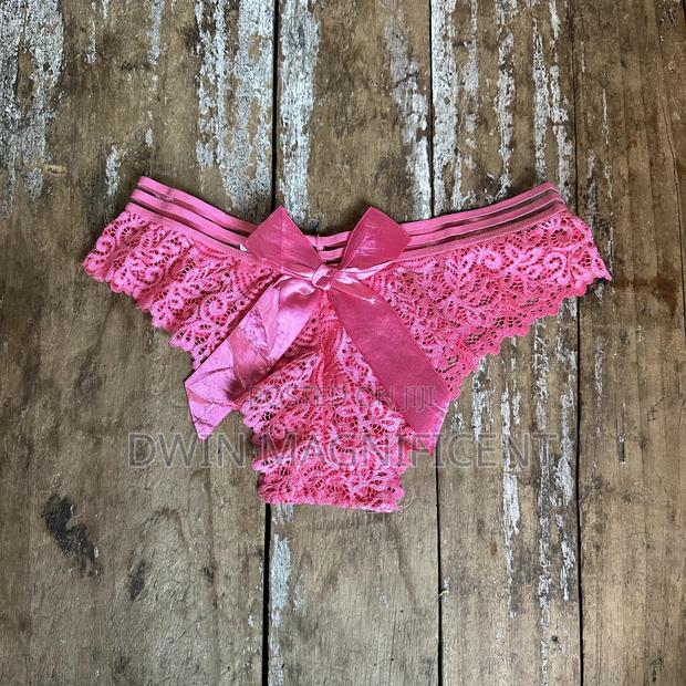 V-Shape Lace Panties · Photo 2