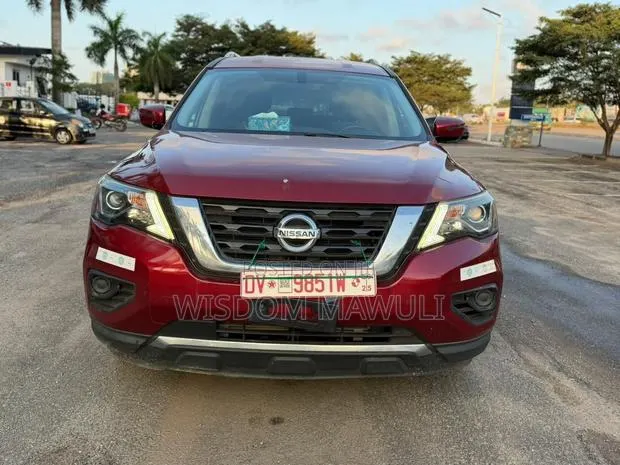 Nissan Pathfinder 2018 Red · Photo 1