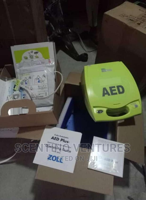 Zoll Automated External Defibrillator (AED) Plus Model · Photo 1