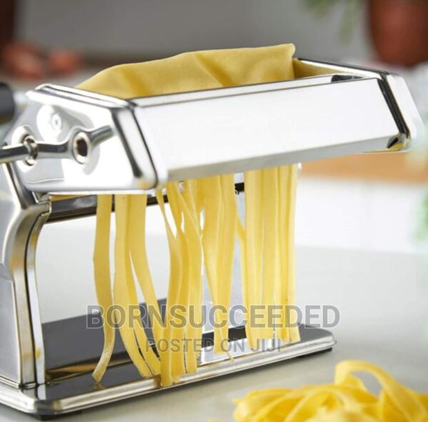 Professional Manual Pasta Maker · Photo 2