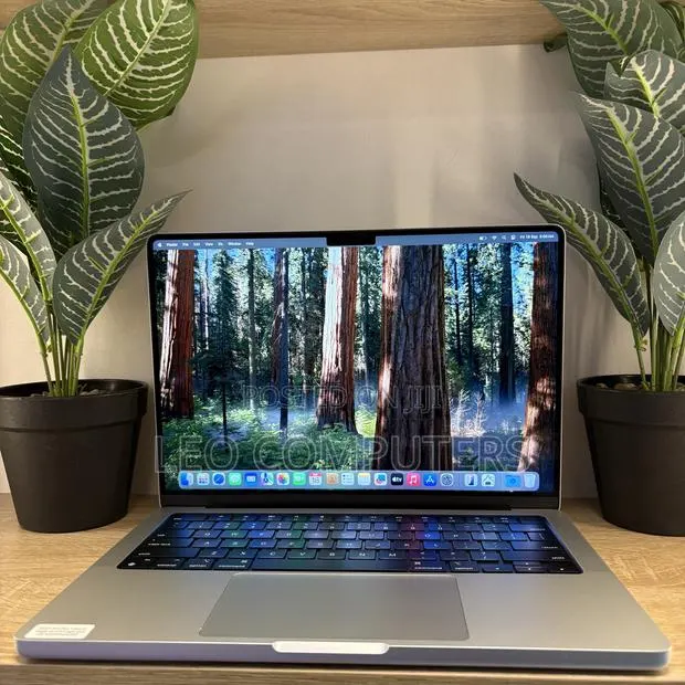 Laptop Apple MacBook Pro 2022 M2 16GB Apple M2 SSD 512GB · Photo 1
