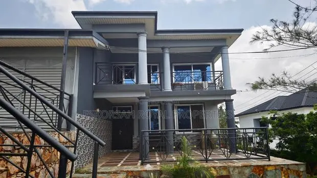 5bdrm House in Abui, Aburi for sale · Photo 3
