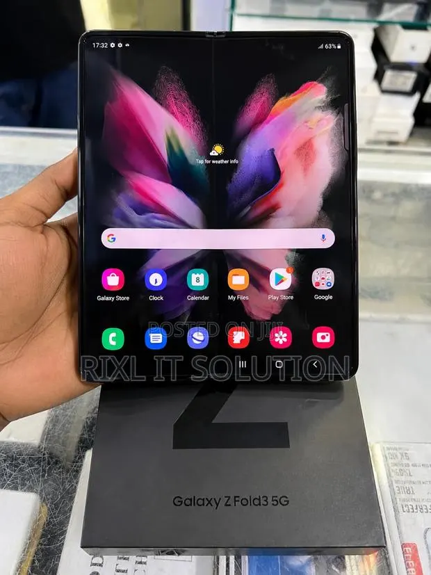 New Samsung Galaxy Z Fold 3 256 GB Black · Photo 1