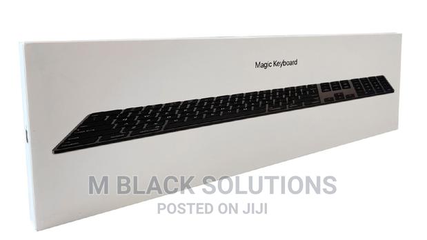 Apple Magic Wireless Keyboard With Numeric Keypad (Black ) · Photo 2