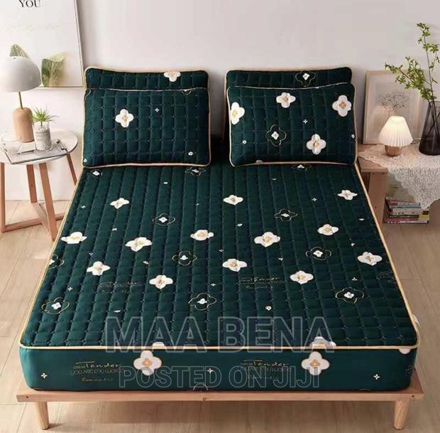 Waterproof Bedcover With Pillowcases · Photo 2