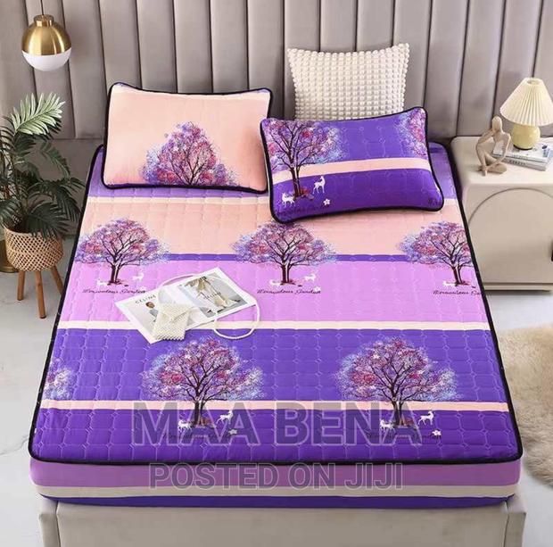 Waterproof Bedcover With Pillowcases · Photo 1