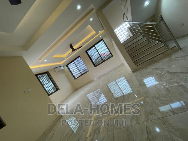 Three Bedroom Self Compound for Rent at Pantang. · Photo 7