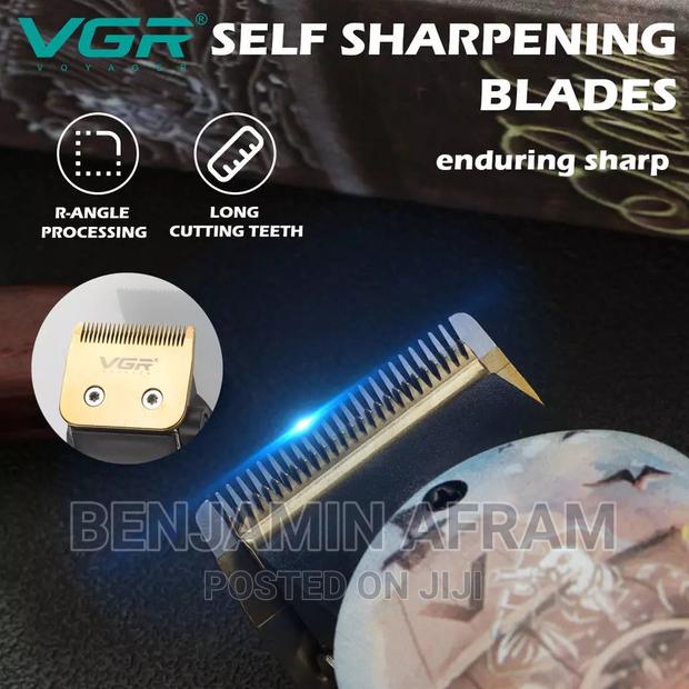 Rechargeable Digital VGR Hair Clippers · Photo 3
