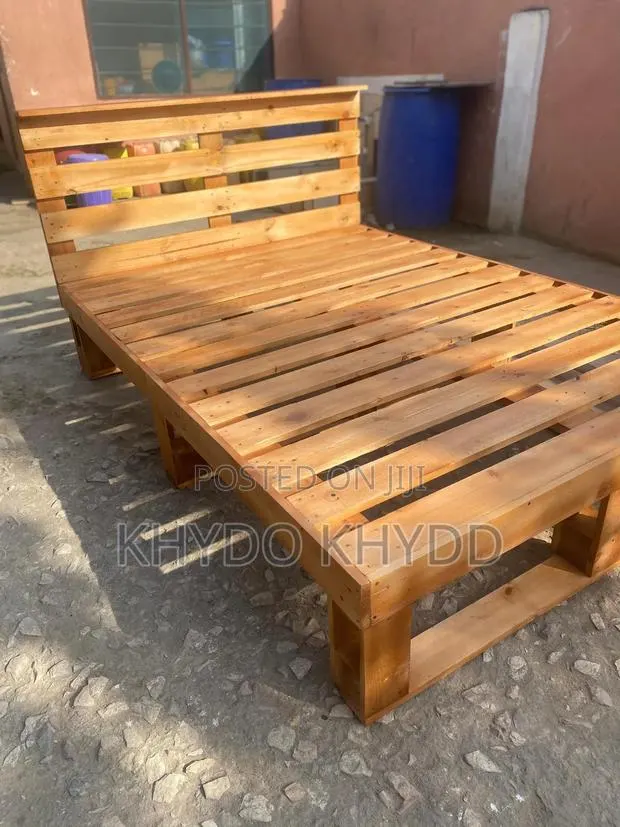 Strong Bed Frame (Pallet Mode) · Photo 1