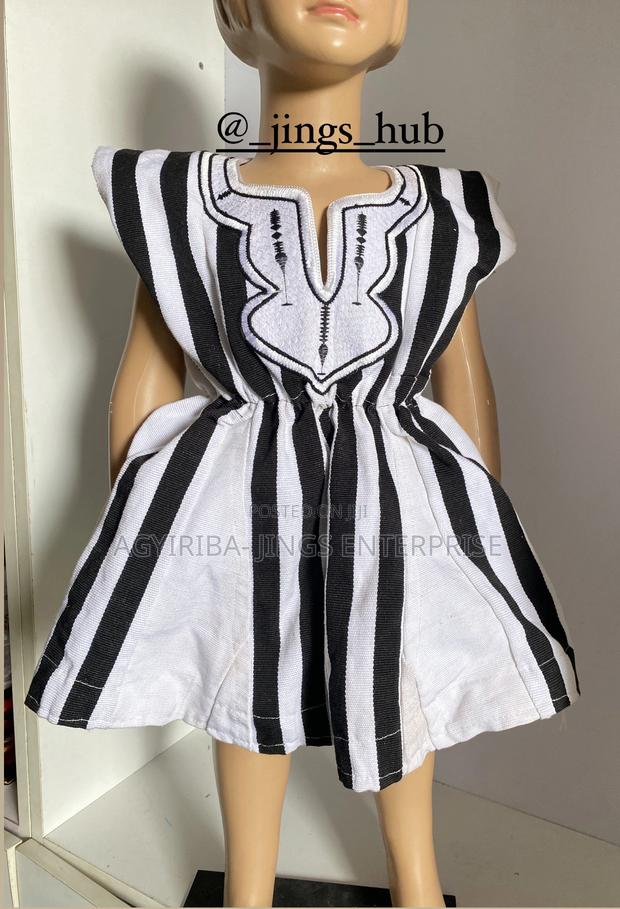 Kids Smock Dress · Photo 2