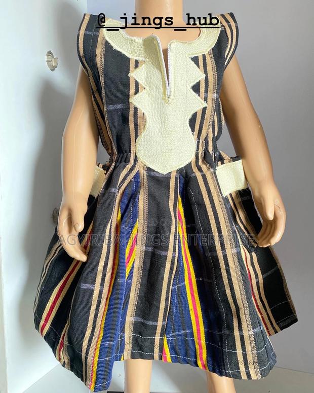 Kids Smock Dress · Photo 2