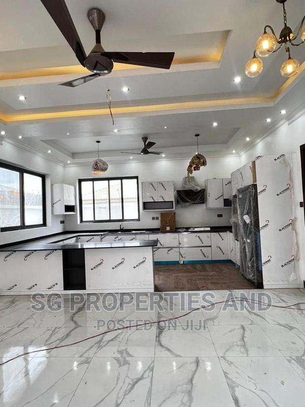 4bdrm Mansion in Ecobank, Spintex for sale · Photo 6