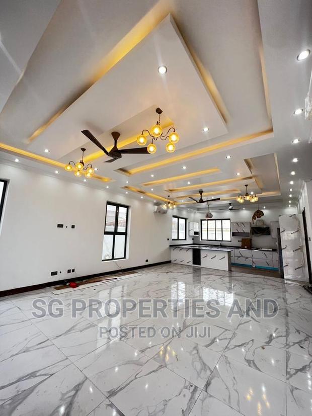 4bdrm Mansion in Ecobank, Spintex for sale · Photo 7