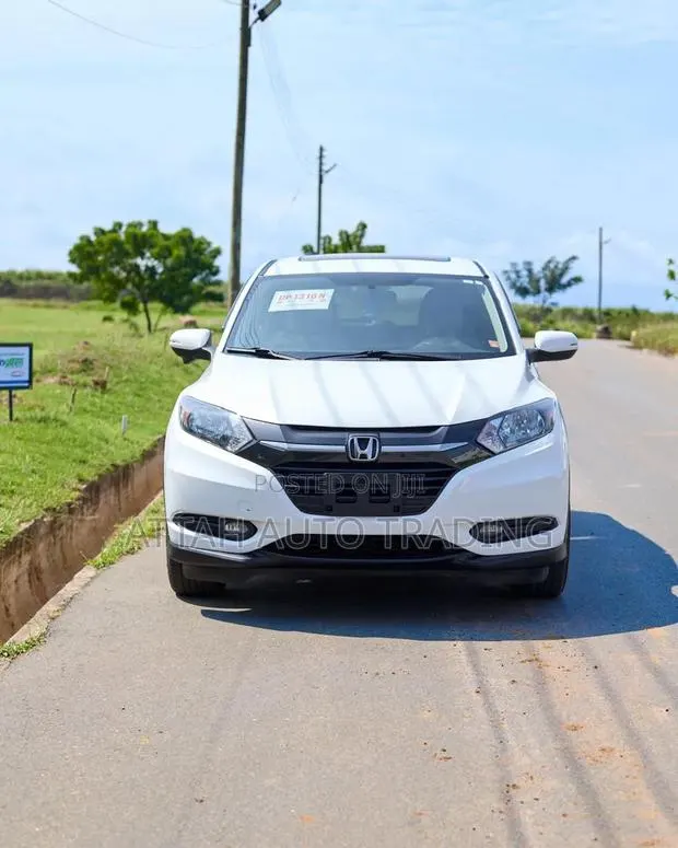 Honda HR-V 2017 White · Photo 1