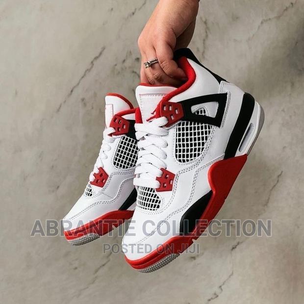 Air Jordan Retro 4 Fire Red/White · Photo 1