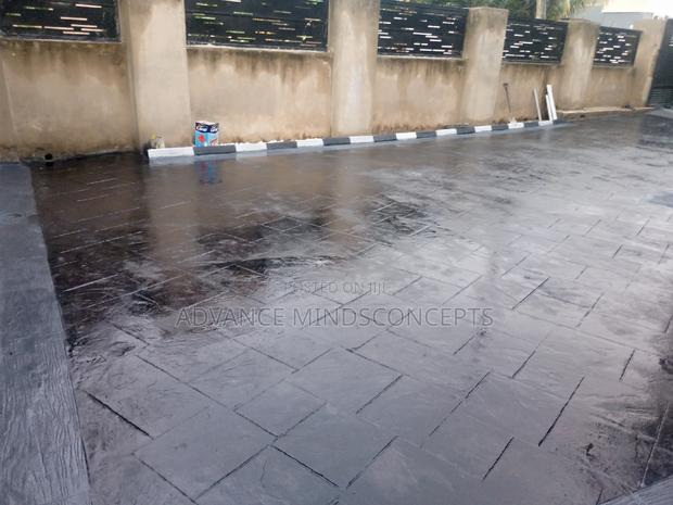 Innovative Floor Concrete Design · Photo 3