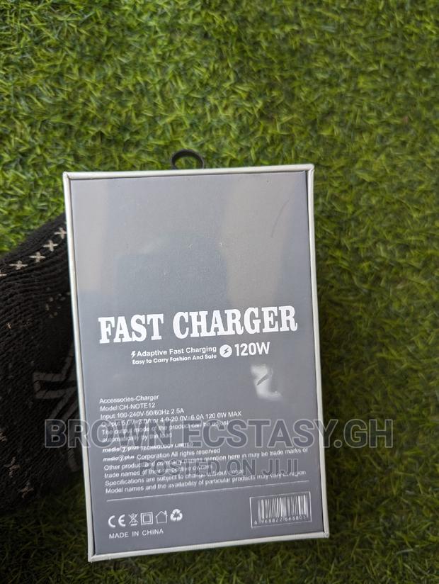 120 Watts Super Fast Charger · Photo 2