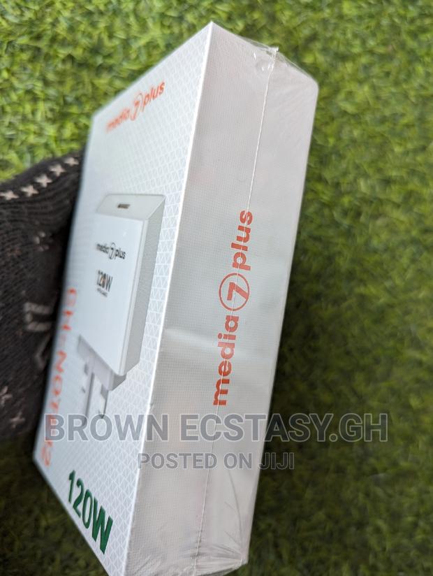 120 Watts Super Fast Charger · Photo 3